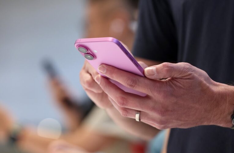 Here's how much an iPhone could cost with Trump's tariffs on China