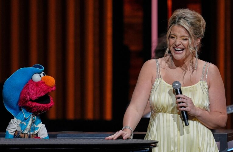 'Sesame Street' stars sing and host in their Grand Ole Opry debut