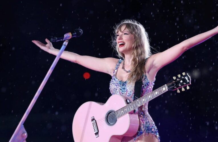 Fans praise Taylor Swift's new album as critics give it mixed reviews