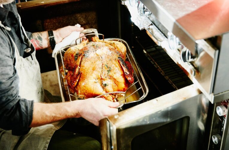 What's open and closed on Thanksgiving? Here's what to know.